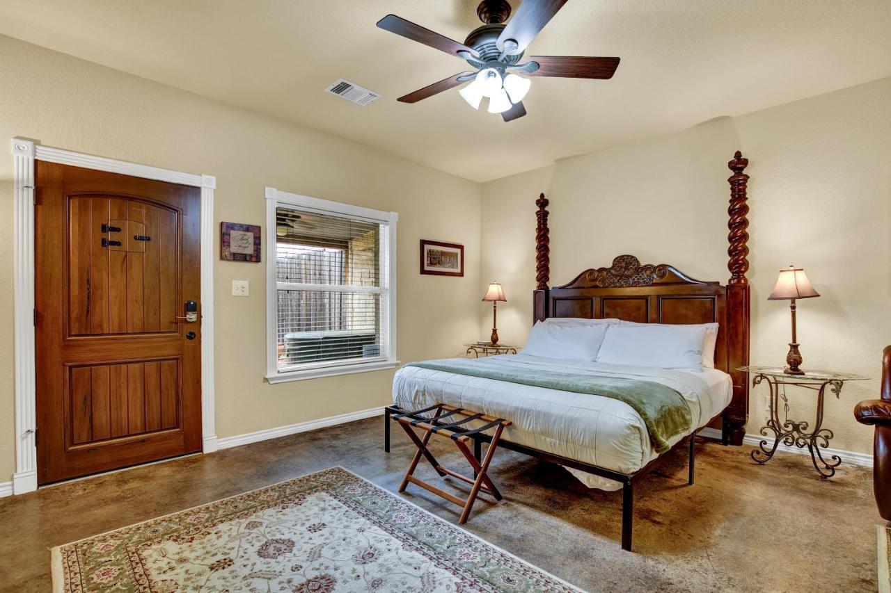 Romantic Oasis With Hot Tub Near Fred And Wineries! เฟรเดอริกส์เบิร์ก ภายนอก รูปภาพ